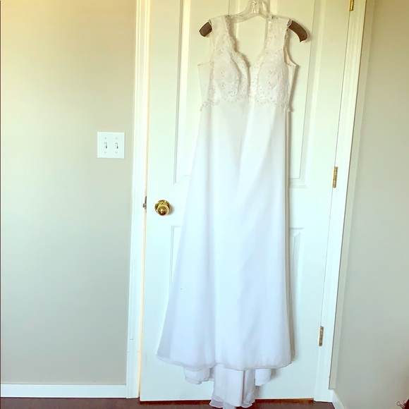 Wedding dress - Picture 1 of 6
